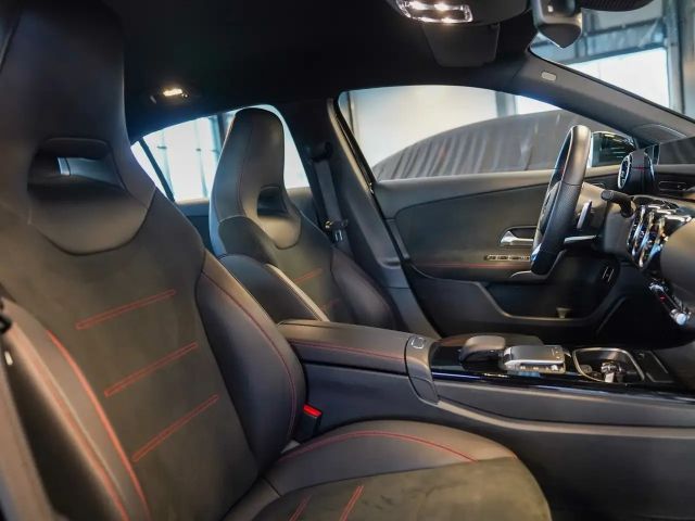 Mercedes-Benz A 250 A 250 e AMG Line