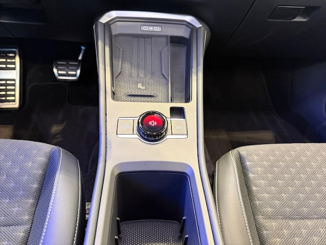 Volkswagen T-Roc 1.5 eTSI DSG R-Line