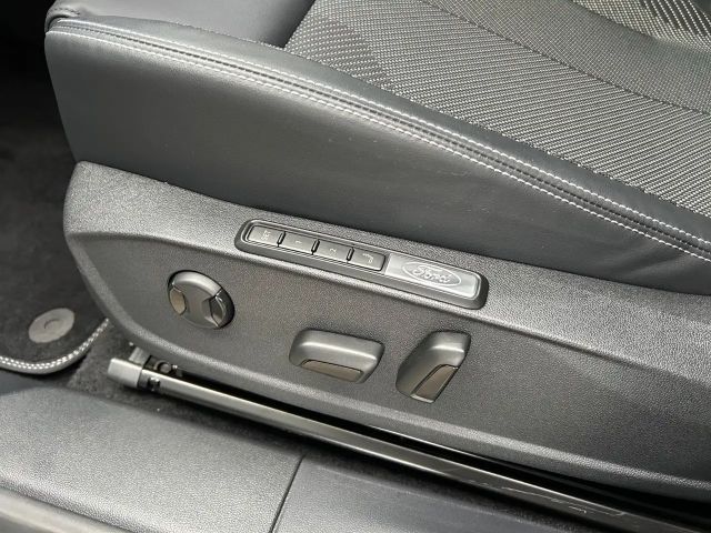 Ford Explorer Extended range RWD