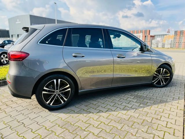 Mercedes-Benz B 200 Progressive Sedan
