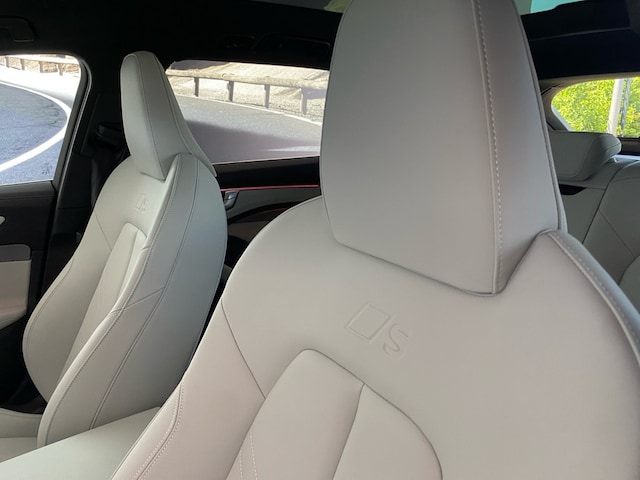 Audi A6 Avant Quattro S-Tronic