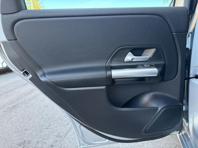 Mercedes-Benz B 180 Sedan