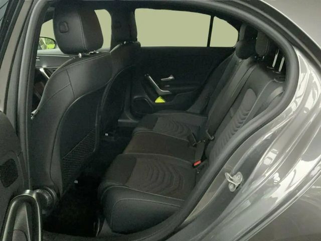 Mercedes-Benz A 200 A 200 d