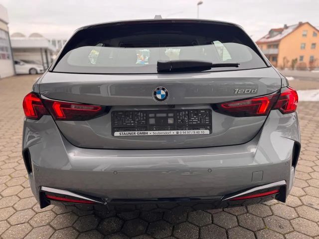 BMW 120 120d Sedan