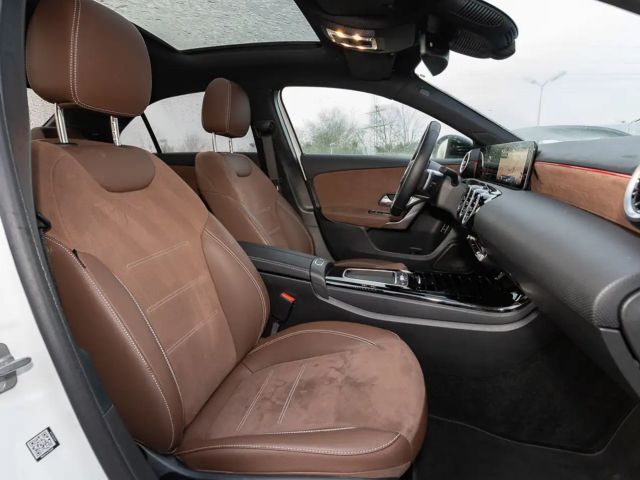 Mercedes-Benz A 200 Limousine Pano SpurW W-Paket S-Sitz LED