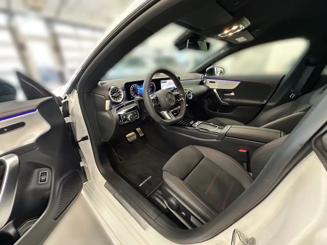 Mercedes-Benz CLA 200 AMG Line Coupé