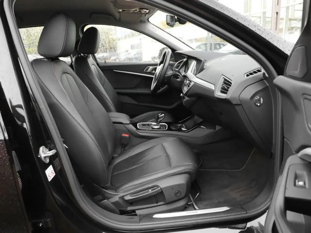 BMW 118 118i Luxury Line Sedan