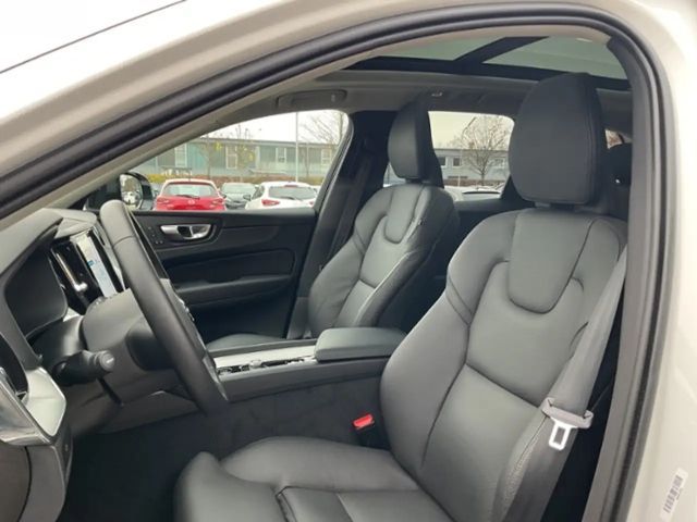 Volvo XC60 AWD Dark Plus