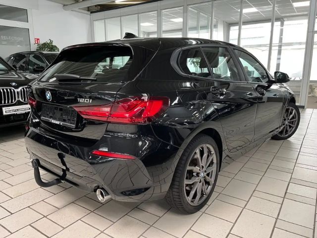 BMW 120 120i Sedan