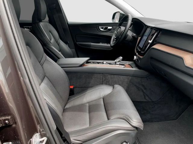 Volvo XC60 AWD Dark Plus T6