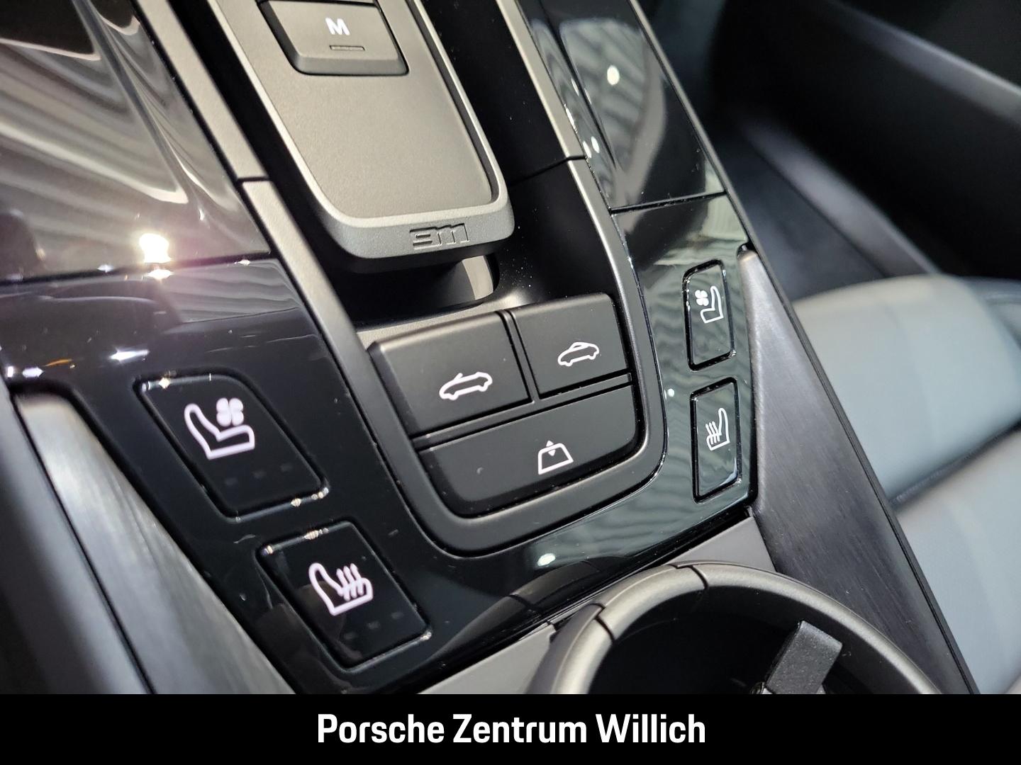 Porsche 911 992 Cabriolet Carrera GTS