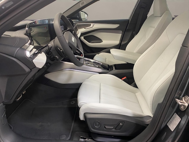 Audi A6 Avant Quattro S-Tronic