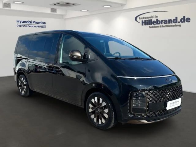 Hyundai Staria Signature