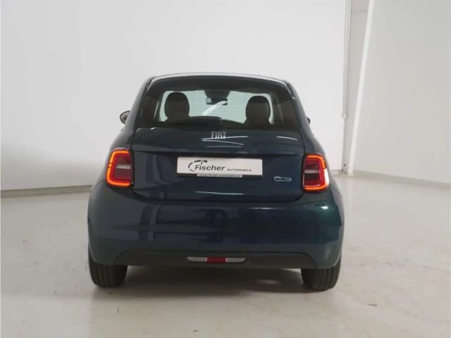 Fiat 500e Action