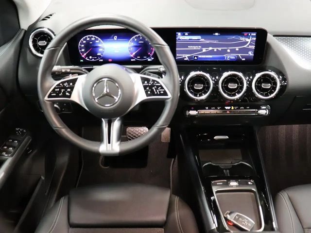 Mercedes-Benz B 200 Sedan