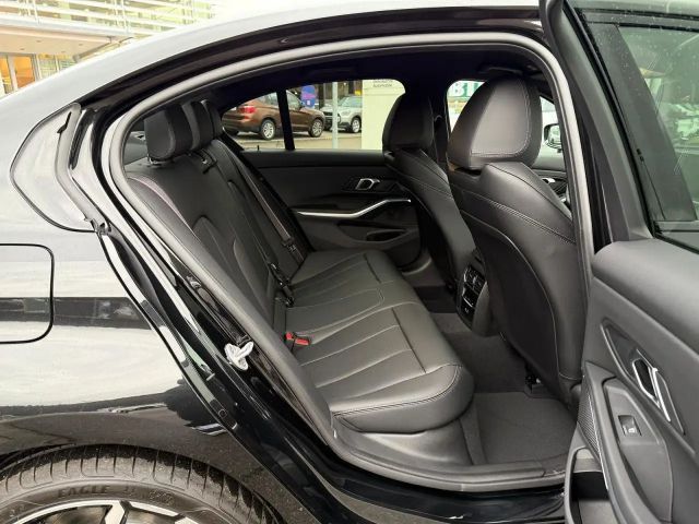 BMW 330 330e M-Sport Sedan xDrive