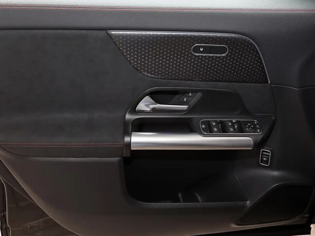 Mercedes-Benz GLA 200 AMG Line