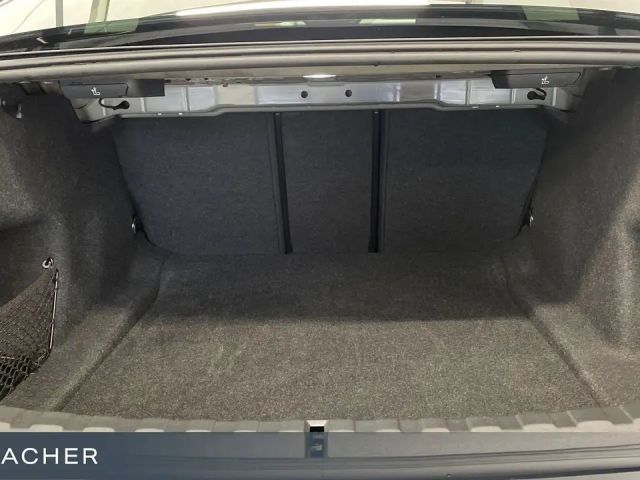 BMW 320 320i M-Sport Sedan