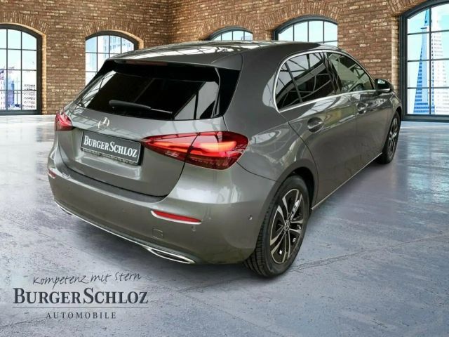 Mercedes-Benz A 180 W-Paket KAM PDC SpurH LM Navi AUT KlimaA