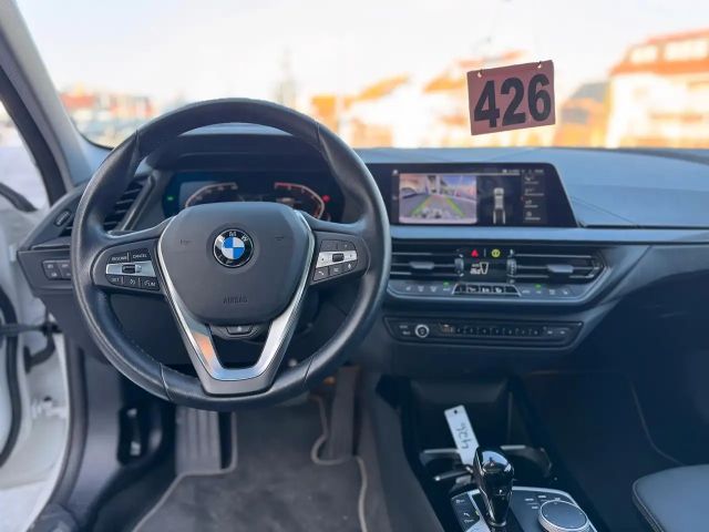 BMW 118 118i Sedan Sport Line