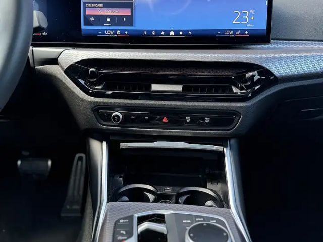 BMW 318 318i M-Sport Sedan