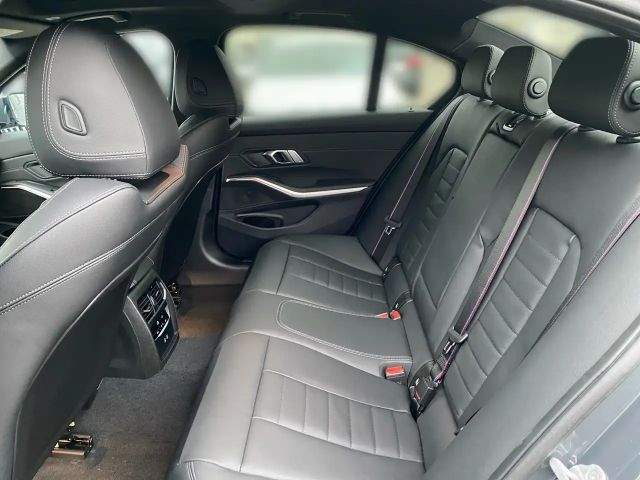 BMW 330 330d M-Sport Sedan xDrive