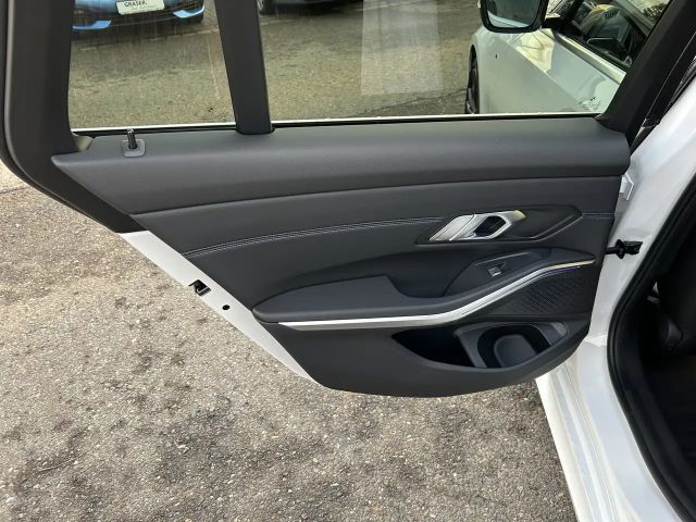 BMW 330 330d M-Sport Touring xDrive