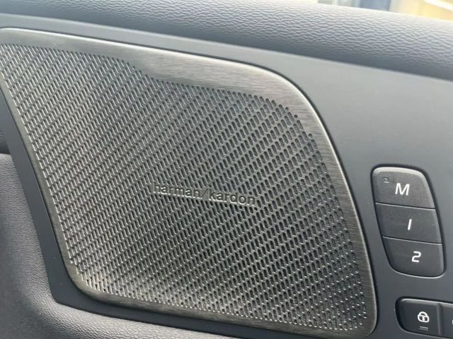 Volvo XC60 AWD Dark Plus T6