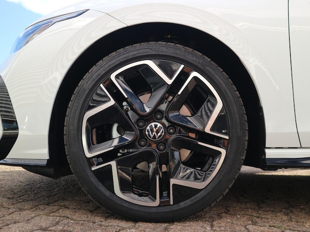 Volkswagen Golf DSG R-Line