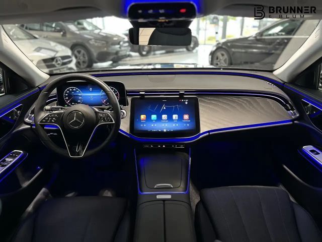 Mercedes-Benz E 200 AVANTGARDE Sedan