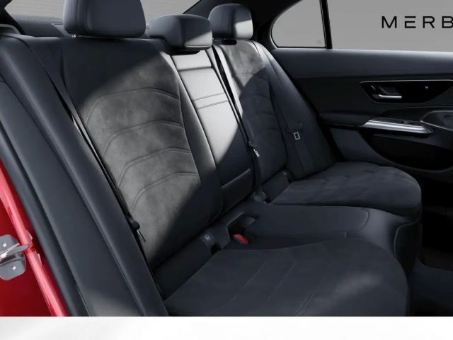 Mercedes-Benz E 400 4MATIC Sedan