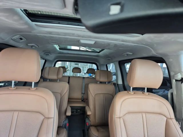 Hyundai Staria Signature