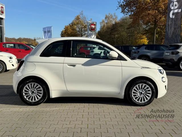 Fiat 500e +Klimaaut.+Tempomat+Spurhalte.+Schildererkennung