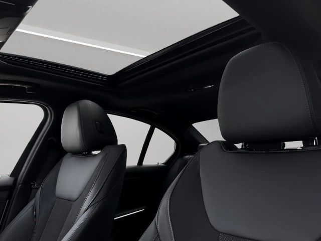 BMW 330 330i M-Sport Sedan xDrive