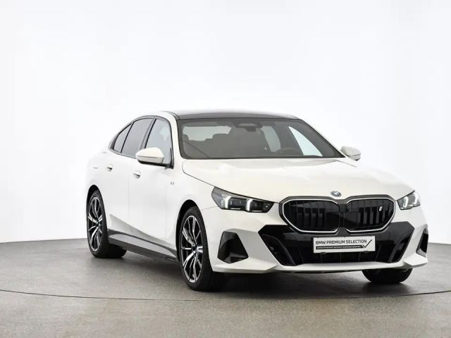 BMW i5 Sedan