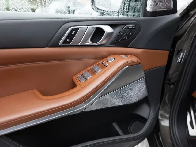 BMW X7 60i FACEL. PANO HUD 360° LED STANDHZ B&W