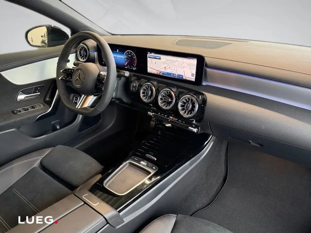 Mercedes-Benz CLA 200 AMG Line Shooting Brake