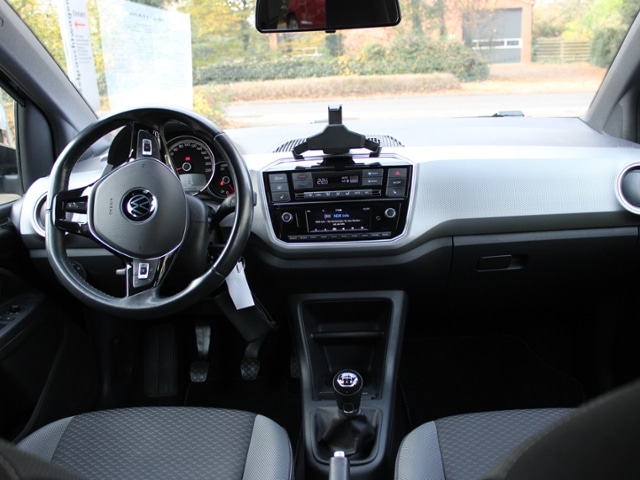 Volkswagen up! Active