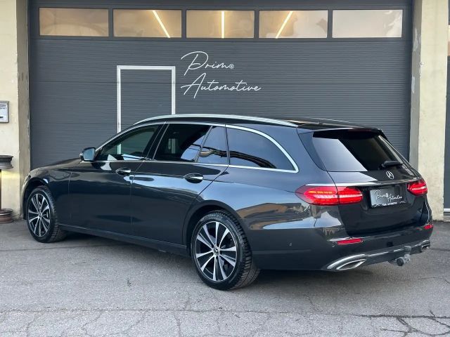 Mercedes-Benz E 300 AVANTGARDE E 300 de