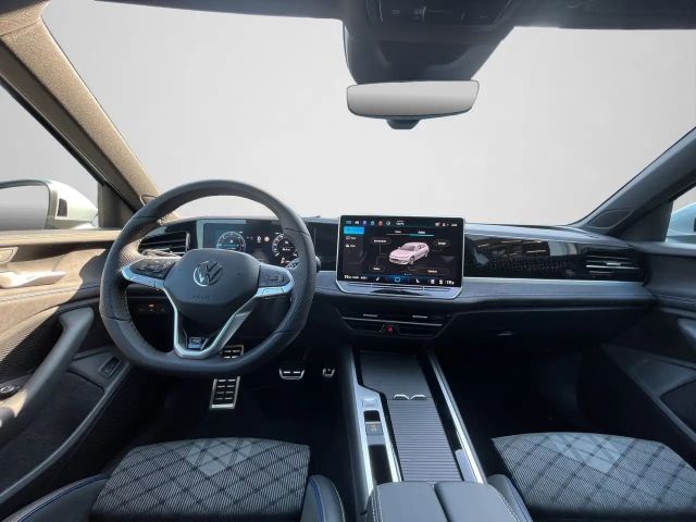 Volkswagen Passat IQ.Drive R-Line