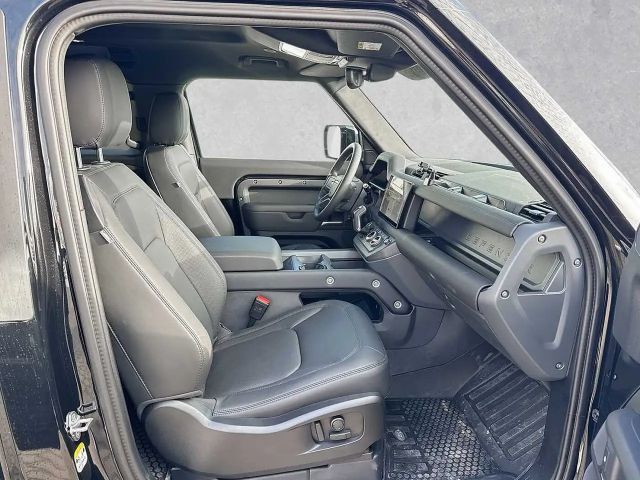 Land Rover Defender 90 D250 Dynamic SE