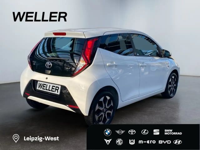 Toyota Aygo Hatchback Play Team D X-play