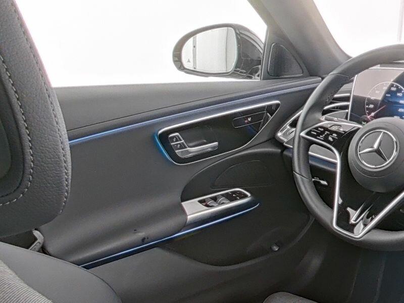 Mercedes-Benz E 200 AVANTGARDE Sedan