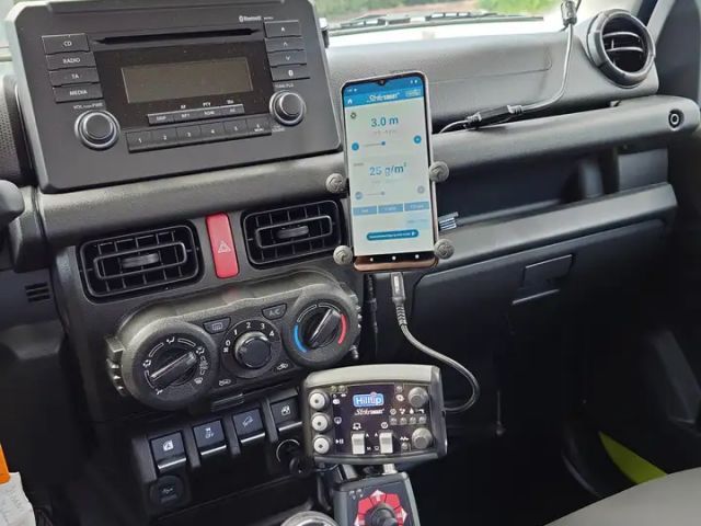 Suzuki Jimny PickUp Winterdienst-Umbau HILLTIP Schild & Streuer