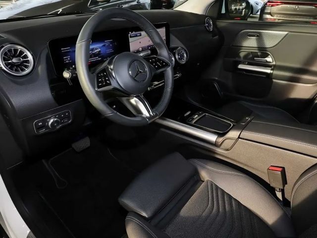 Mercedes-Benz GLA 180 PANO+KAMERA+KEYLESS+DISTRONIC+TOTWINKEL