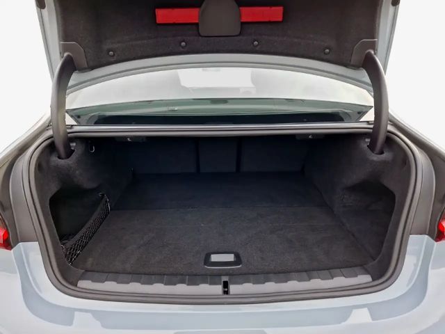 BMW 330 330e Sedan xDrive