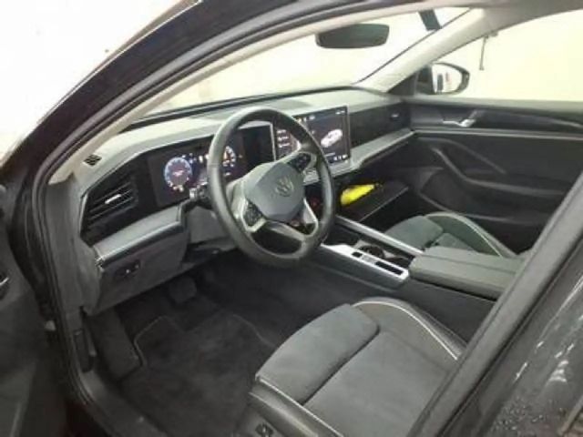 Volkswagen Passat 1.5 eTSI Business Variant