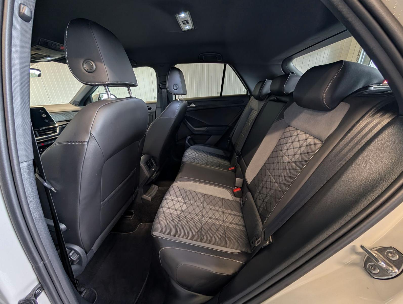 Volkswagen T-Roc 1.5 TSI DSG IQ.Drive R-Line