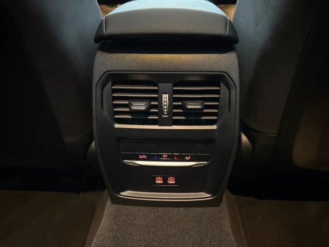 BMW 320 320i M-Sport Sedan