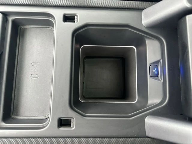 Land Rover Defender 110 D250 Dynamic SE